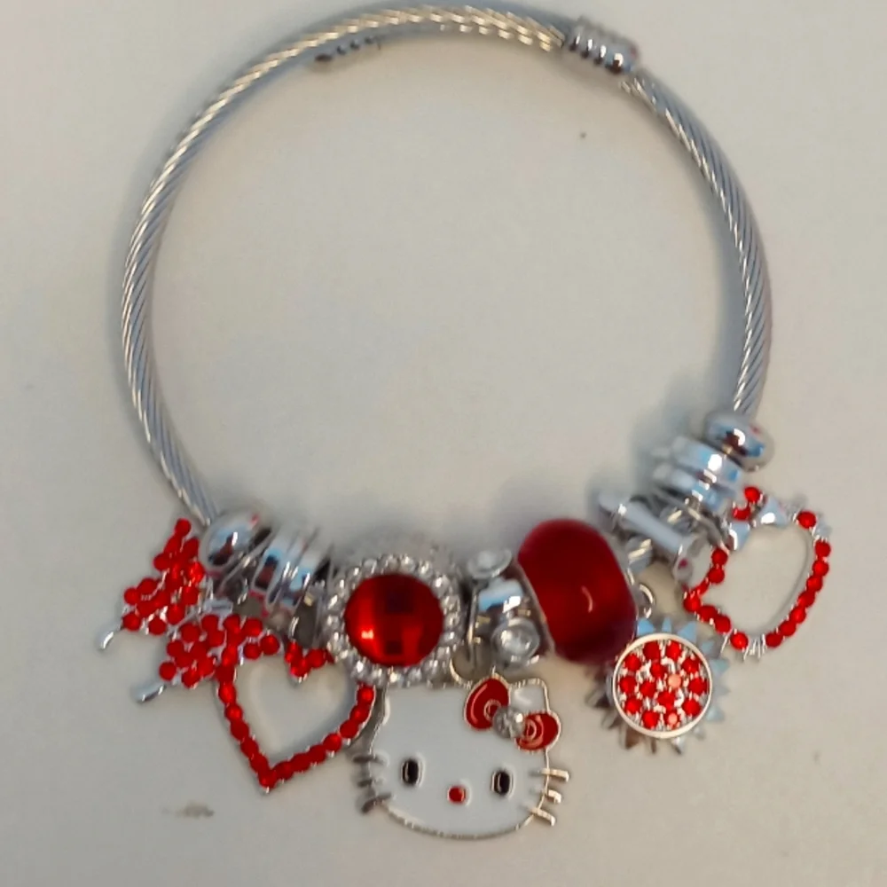 Hello Kitty Valentine Charm Bracelet - Picture 1 of 1